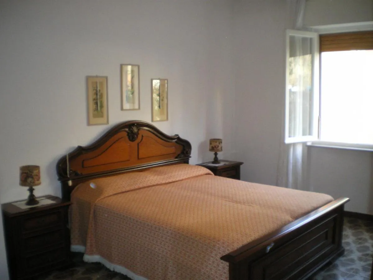 Poppy Apartment Levanto
